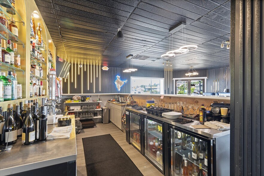 More Photos Of 1006 SW Coast Hwy, Newport Restaurant For Sale