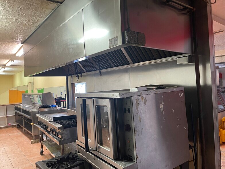 More Photos Of 1006 12th St, Hempstead Restaurant For Lease