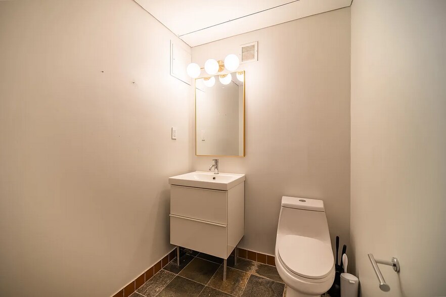 More Photos Of 111 W 17th St, New York Storefront Retail Office For Sale