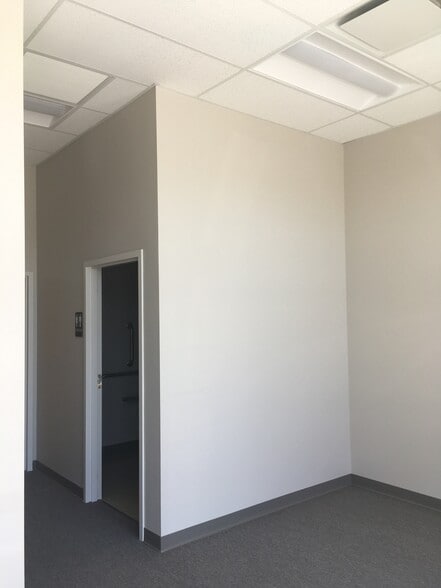 More Photos Of 8-20 Glenn Willow Dr, Arden Flex For Lease