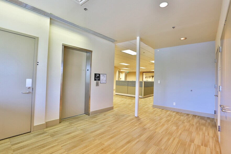 More Photos Of 3000 Lakeside Dr, Santa Clara Research And Development For Lease