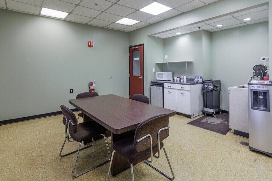 More Photos Of 98 Scobie Dr, Newburgh Distribution For Lease