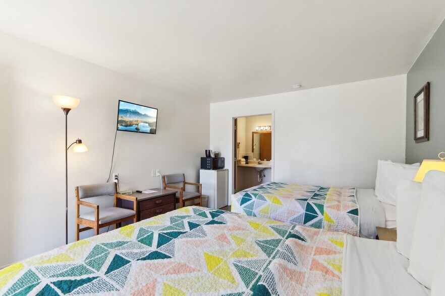 More Photos Of 910 River Rd, Wisconsin Dells Hotel For Sale