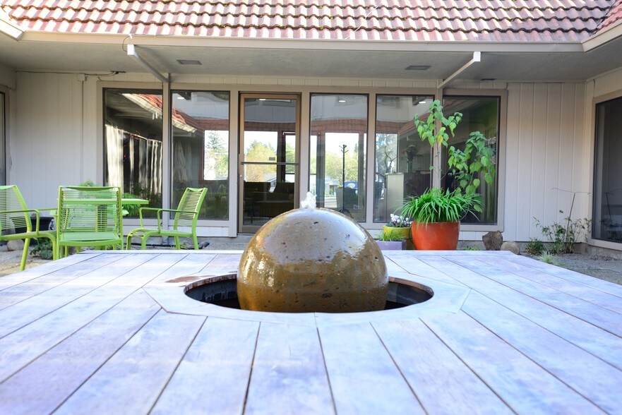 More Photos Of 390 W Standley St, Ukiah Office For Lease