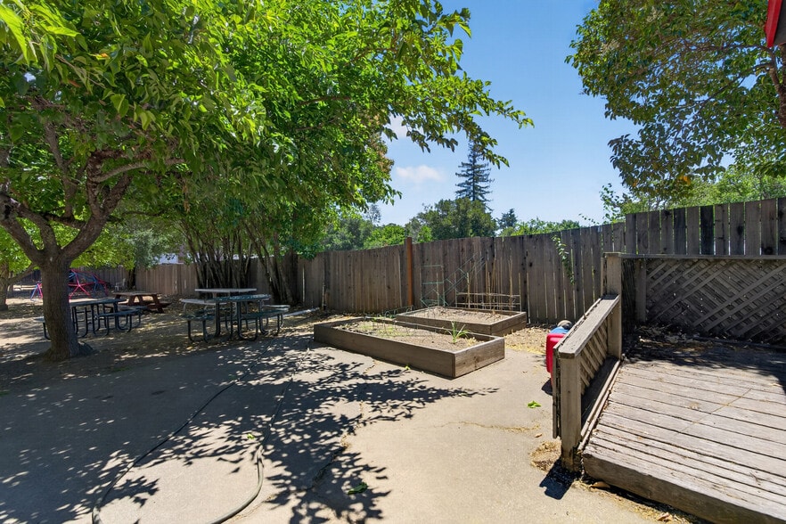 More Photos Of 530 N Cloverdale Blvd, Cloverdale Specialty For Sale