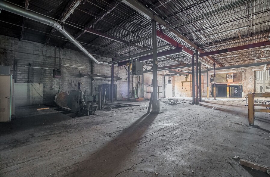 More Photos Of 413 Oxford Rd, Franklin Manufacturing For Sale