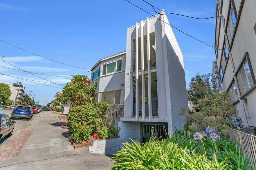 More Photos Of 262 Hanover Ave, Oakland Apartments For Sale