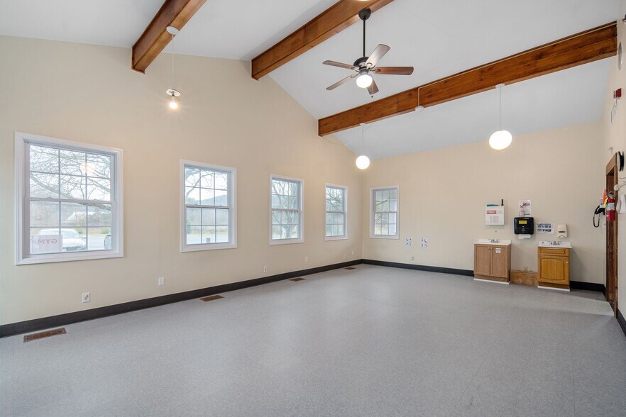More Photos Of 4956 NY-30, Schoharie Flex For Sale