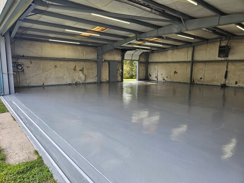 More Photos Of 351 Lower Cherry Valley Rd, Saylorsburg Airplane Hangar For Lease