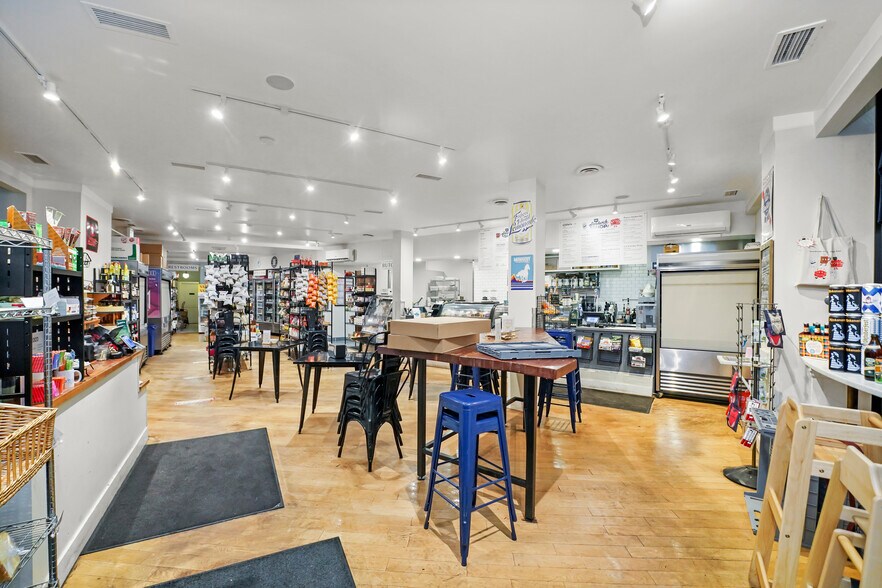 More Photos Of 4363 N Lincoln Ave, Chicago Storefront Retail Residential For Sale