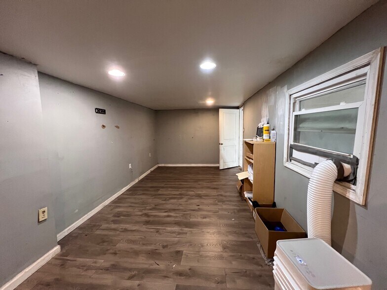 More Photos Of 612 Colonial Ave, Elsmere Light Distribution For Lease