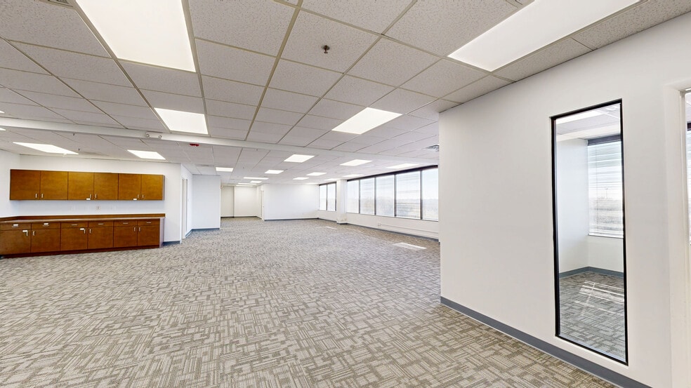 More Photos Of 9485 Regency Square Blvd, Jacksonville Office For Lease