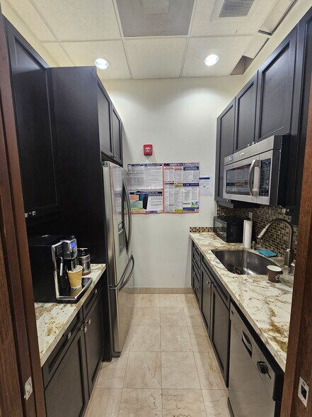 More Photos Of 134 S Dixie Hwy, Hallandale Beach Office For Lease