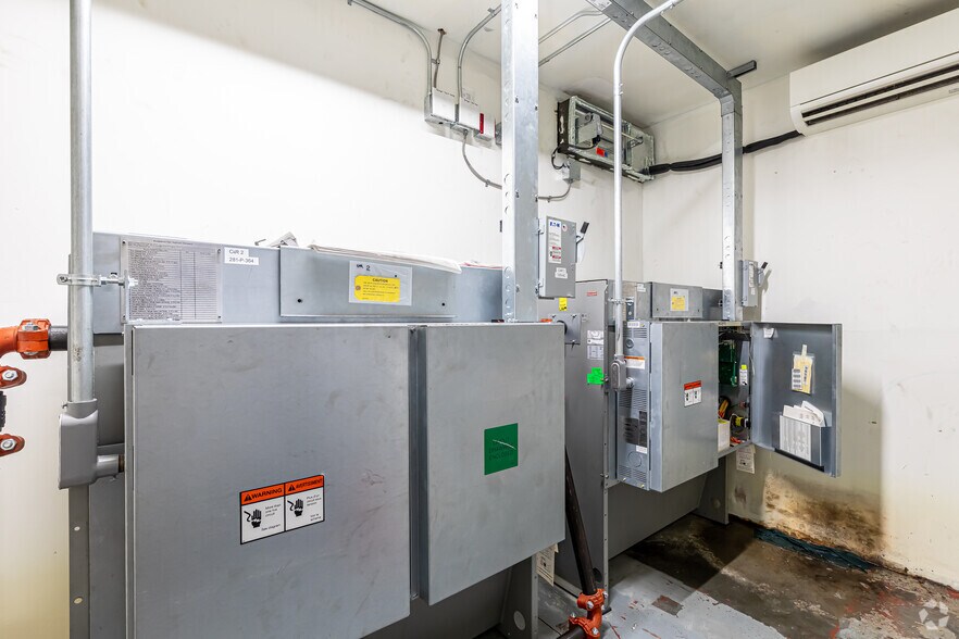 More Photos Of 125 Liberty St, Springfield Medical For Lease