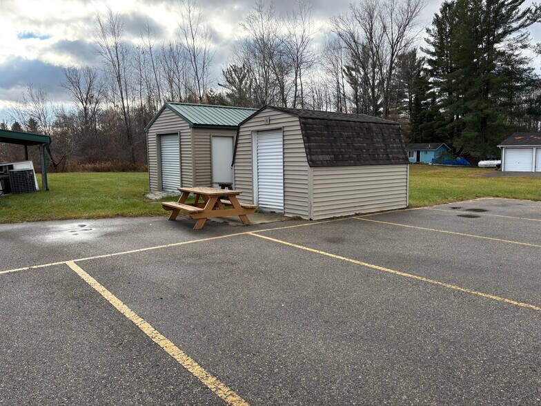 More Photos Of 4949 Main St, Hale Restaurant For Sale