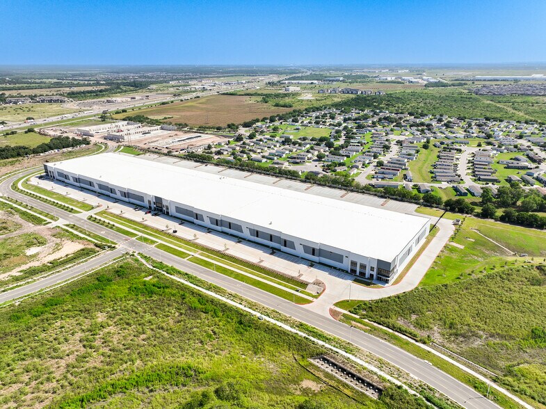 More Photos Of 435 Aiken Dr, San Marcos Distribution For Sale