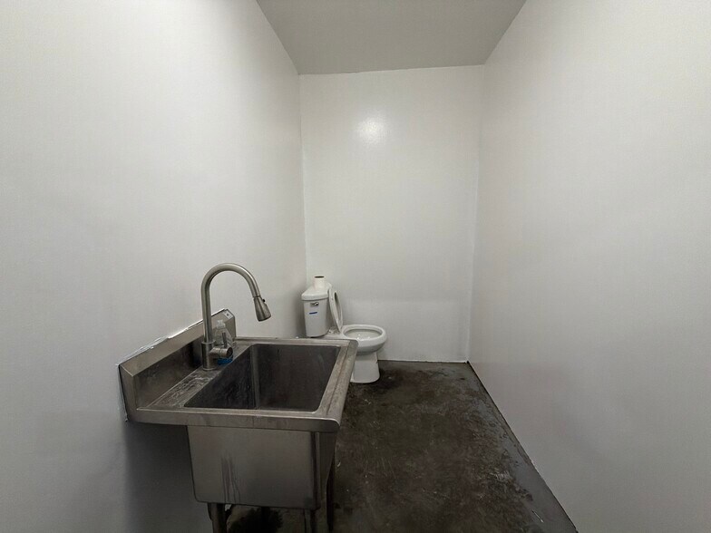 More Photos Of 2544 Chico Ave, South El Monte Manufacturing For Lease