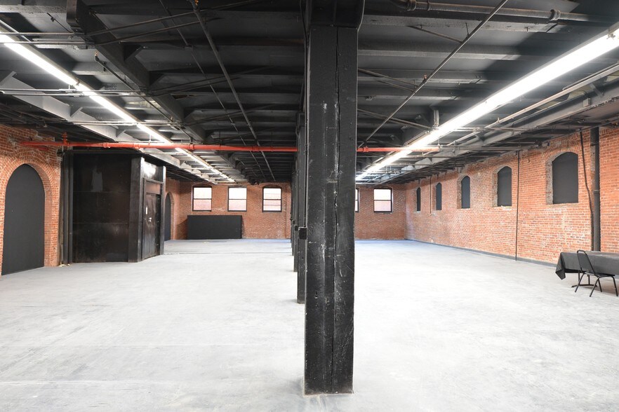 More Photos Of 16 Waverly Ave, Brooklyn Loft Creative Space For Lease