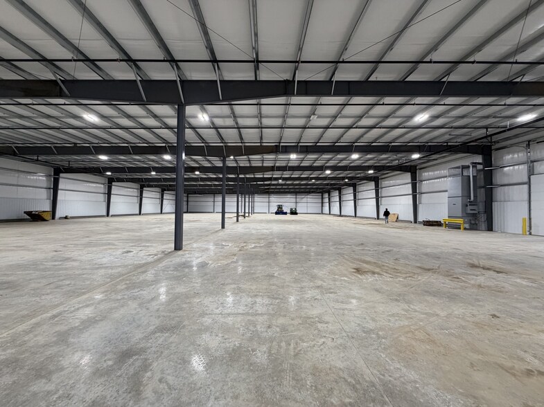 More Photos Of 1100 N Main St, Three Rivers Manufacturing For Lease