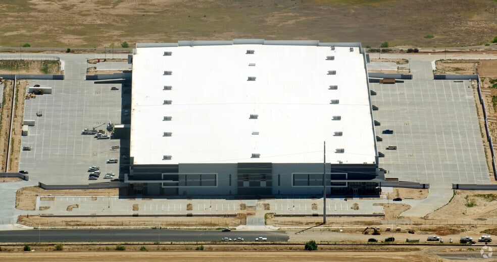 More Photos Of 5101 N Cotton Ln, Litchfield Park Warehouse For Lease