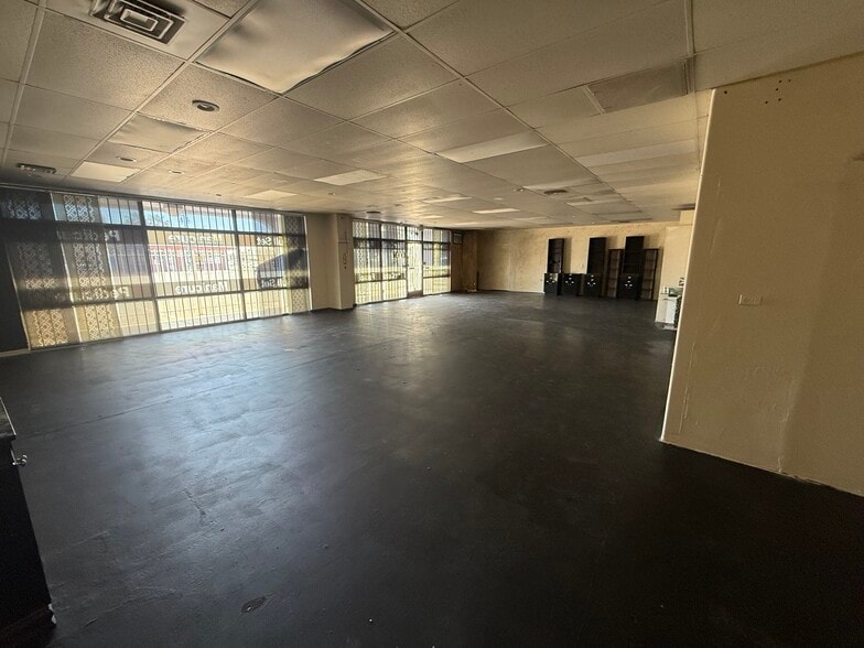 More Photos Of 720 S Cherokee Ln, Lodi Freestanding For Lease