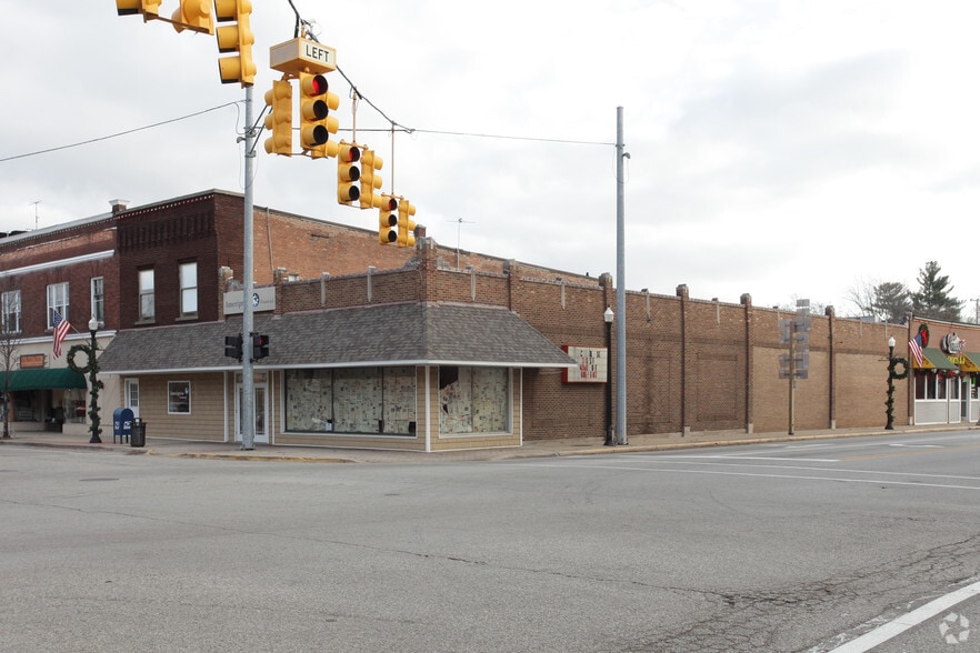 Primary Photo Of 102-108 N Main St, Plainwell Storefront For Lease