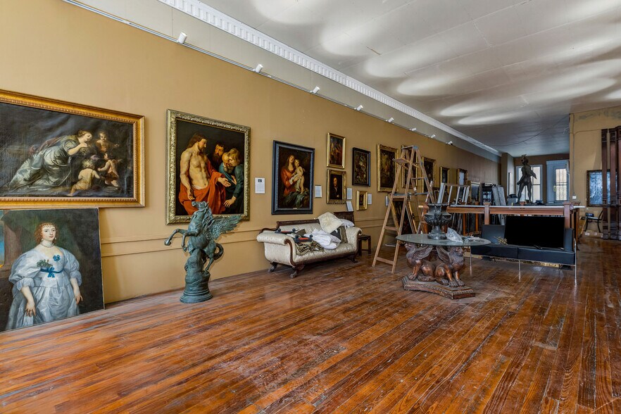 More Photos Of 6 W 4th St, Cincinnati Storefront Retail Office For Sale