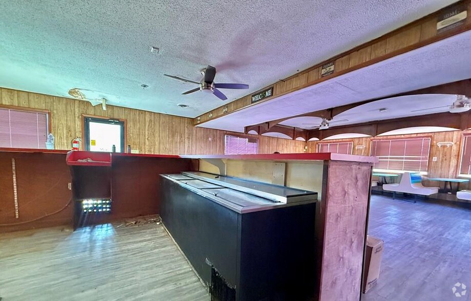 More Photos Of 82 Saddleridge Rd, Bassett Restaurant For Lease