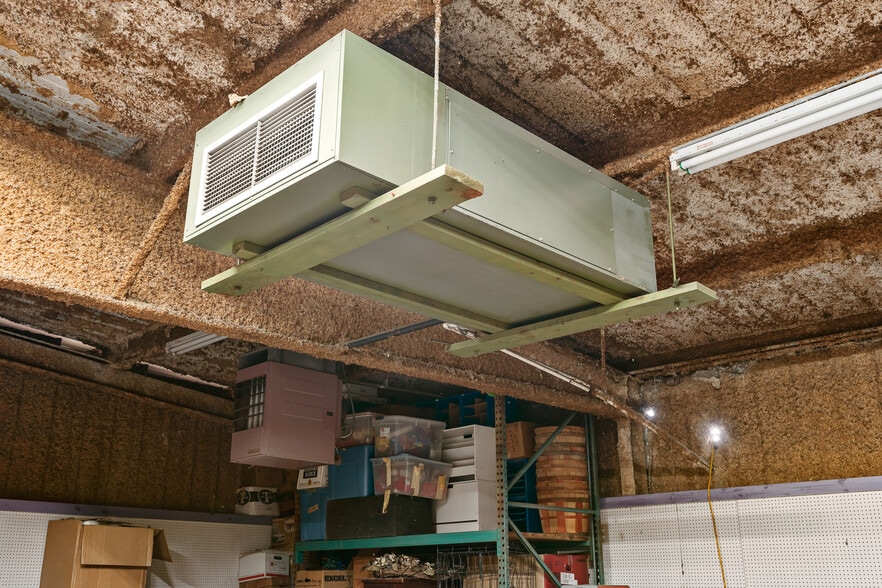 More Photos Of 2751 E Davis St, Conroe Freestanding For Sale