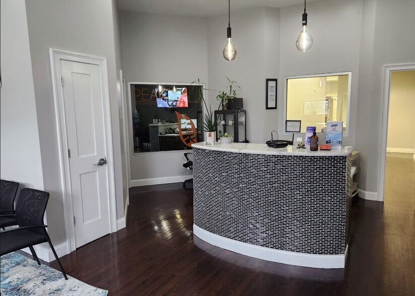 More Photos Of 18 Oliver St, Newark Office For Lease