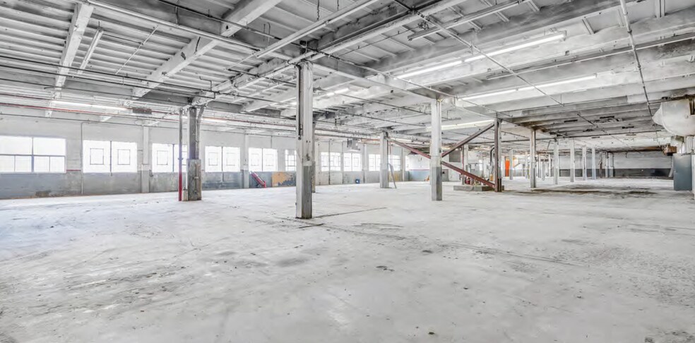 More Photos Of 9735 Rue Jeanne-Mance, Montréal Service For Sale