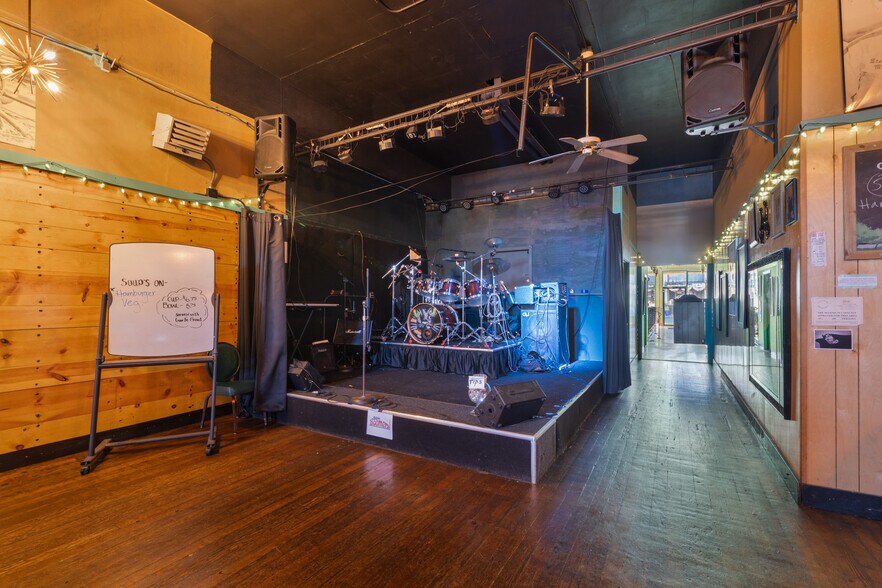 More Photos Of 204 Main Ave, Tillamook Storefront For Sale