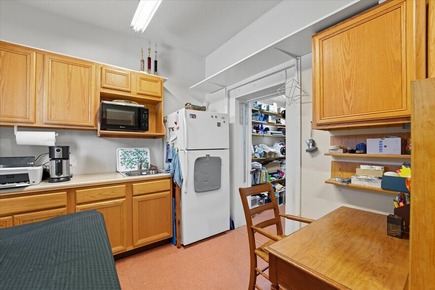 More Photos Of 316 High St, Fairport Harbor Storefront For Sale