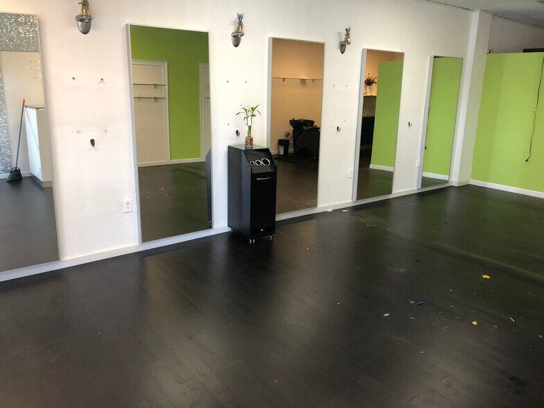 More Photos Of 2210-2220 NE 123rd St, Miami Restaurant For Lease