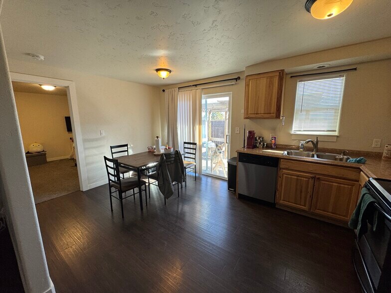 More Photos Of 2908 NW Canal Blvd, Redmond Specialty For Sale