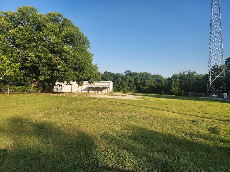 More Photos Of 709 State Highway 78 S, Farmersville Warehouse For Lease