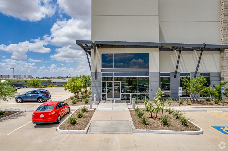 More Photos Of 17017 W Indian School Rd, Goodyear Distribution For Lease