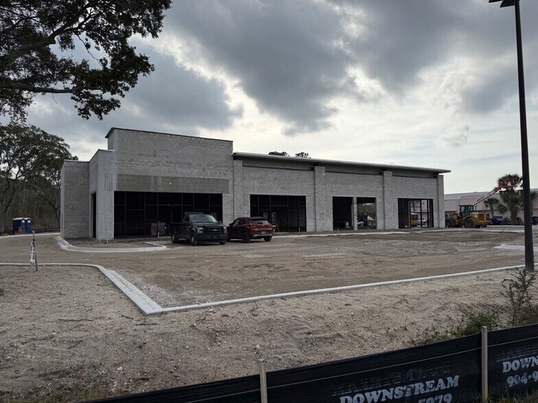 More Photos Of 8730 Baymeadows Rd, Jacksonville Storefront For Lease