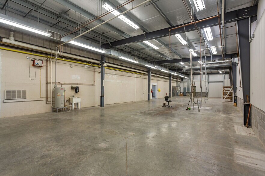 More Photos Of 13963 Timber Way, Timberville Office For Lease