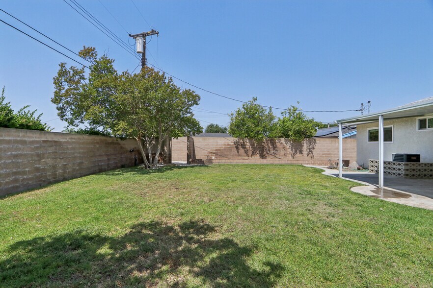 More Photos Of 17148 Stare St, Northridge Apartments For Sale