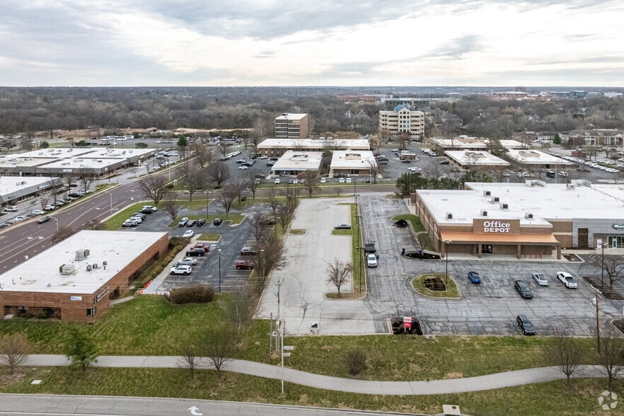 More Photos Of 10553 Metcalf Ave, Overland Park Land For Lease