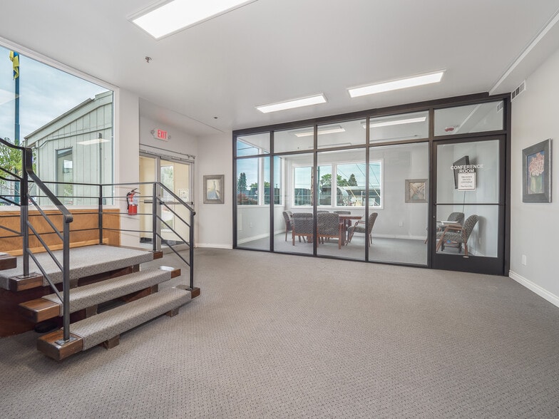 More Photos Of 630 SW Walnut St, Hillsboro Warehouse For Sale