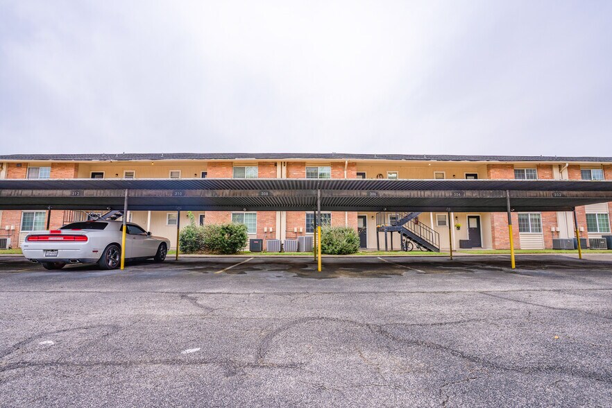 More Photos Of 1700 George Bush Dr, College Station Apartments For Sale