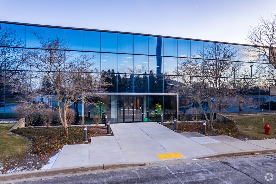 More Photos Of 20300 Water Tower Blvd, Brookfield Office For Lease