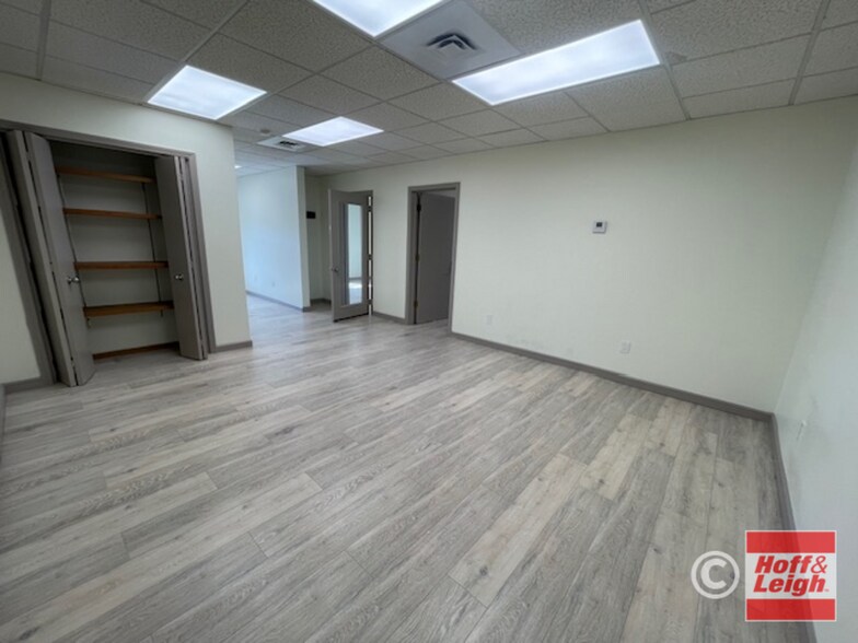 More Photos Of 2747 Crawfis Blvd, Fairlawn Storefront For Lease