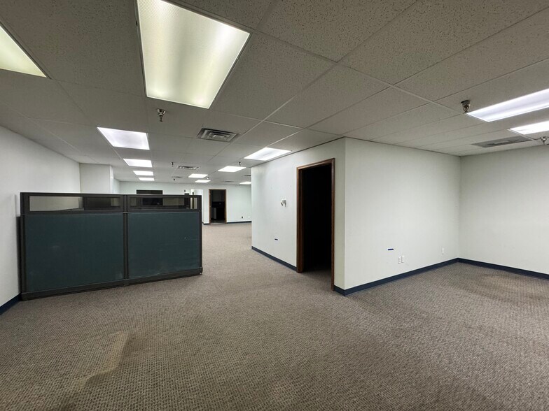 More Photos Of 1941 S 42nd St, Omaha Office For Lease