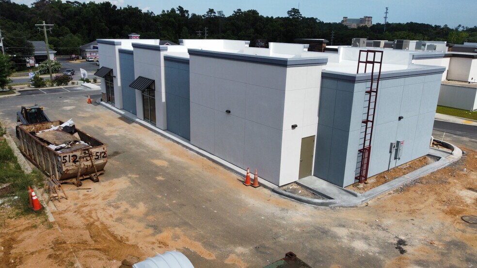 More Photos Of 2320 Capital Cir NE, Tallahassee General Retail For Lease