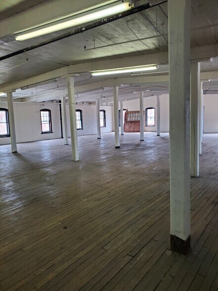 More Photos Of 61 Canal St, Manchester Warehouse For Sale