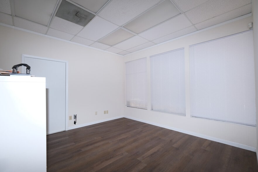 More Photos Of 8820 Business Park Dr, Austin Office For Sale