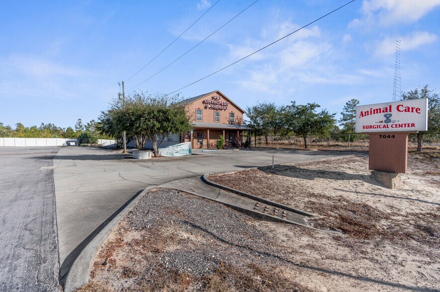 More Photos Of 7044 Commercial Way, Weeki Wachee Office For Sale